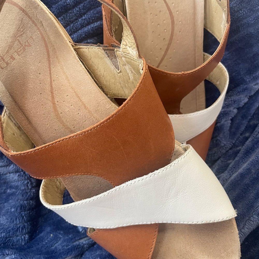 Dansko Women's Tan and Cream Sandals - Picture 6 of 6